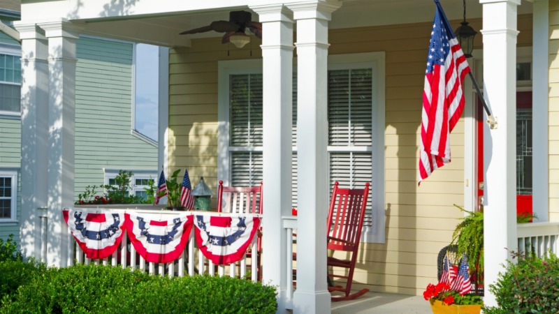 house-with-flag